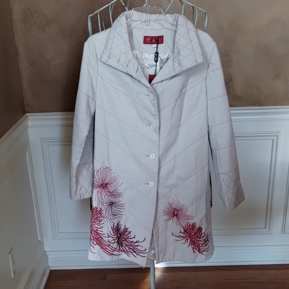 Tavy Jackets & Blazers - Elegant White Trench Coat with Red Floral Design